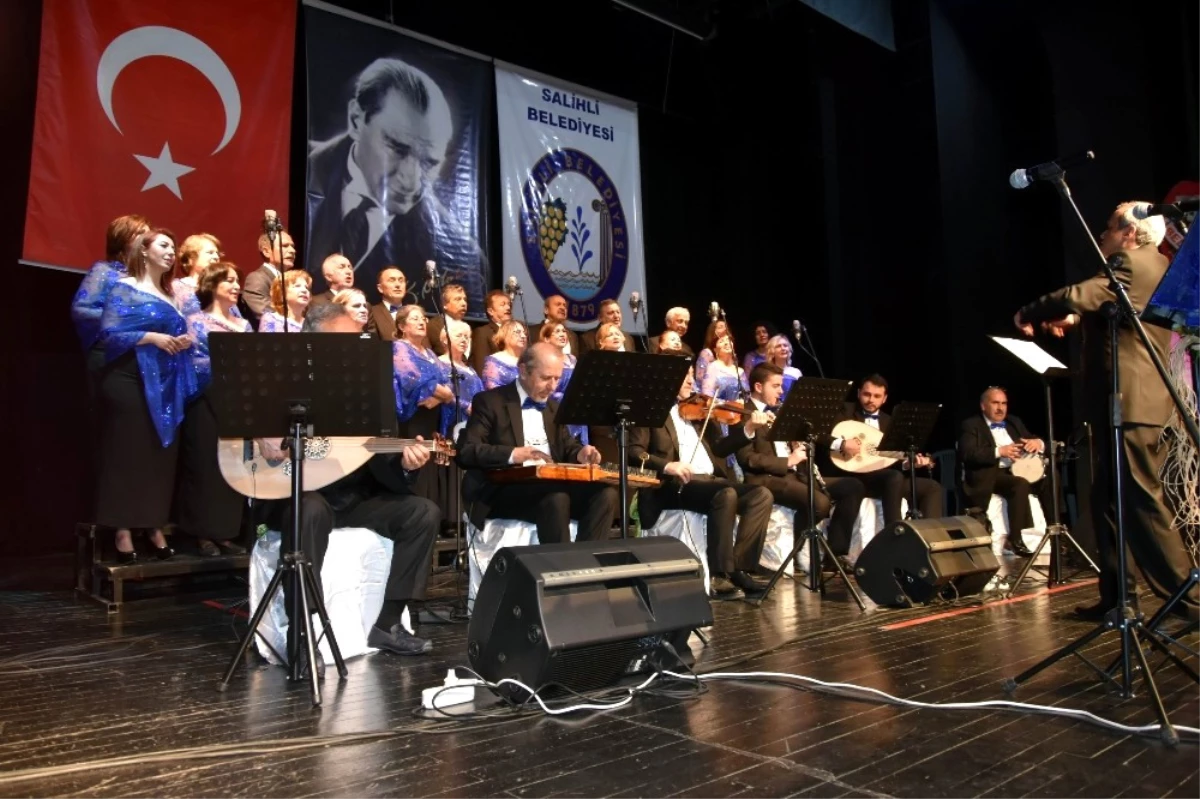 İstanbullu Velilerden Salihli\'de Konser