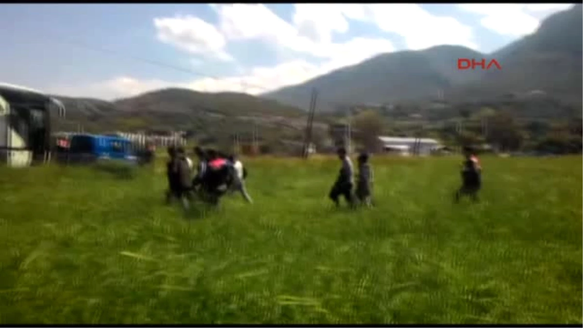Izmir Botları Su Alan Kaçaklar Kurtarıldı