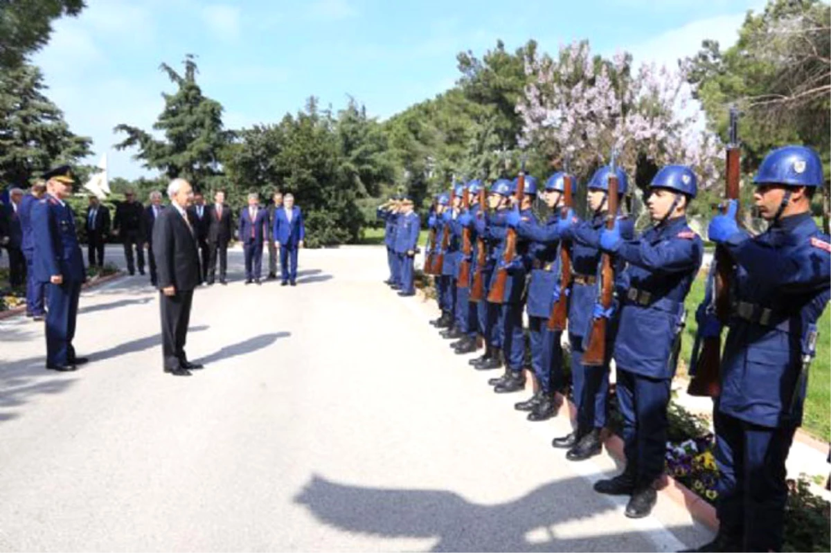 Kılıçdaroğlu\'nun Askeri Törenle Karşılanmasına Milli Savunma Bakanlığı İnceleme Başlattı