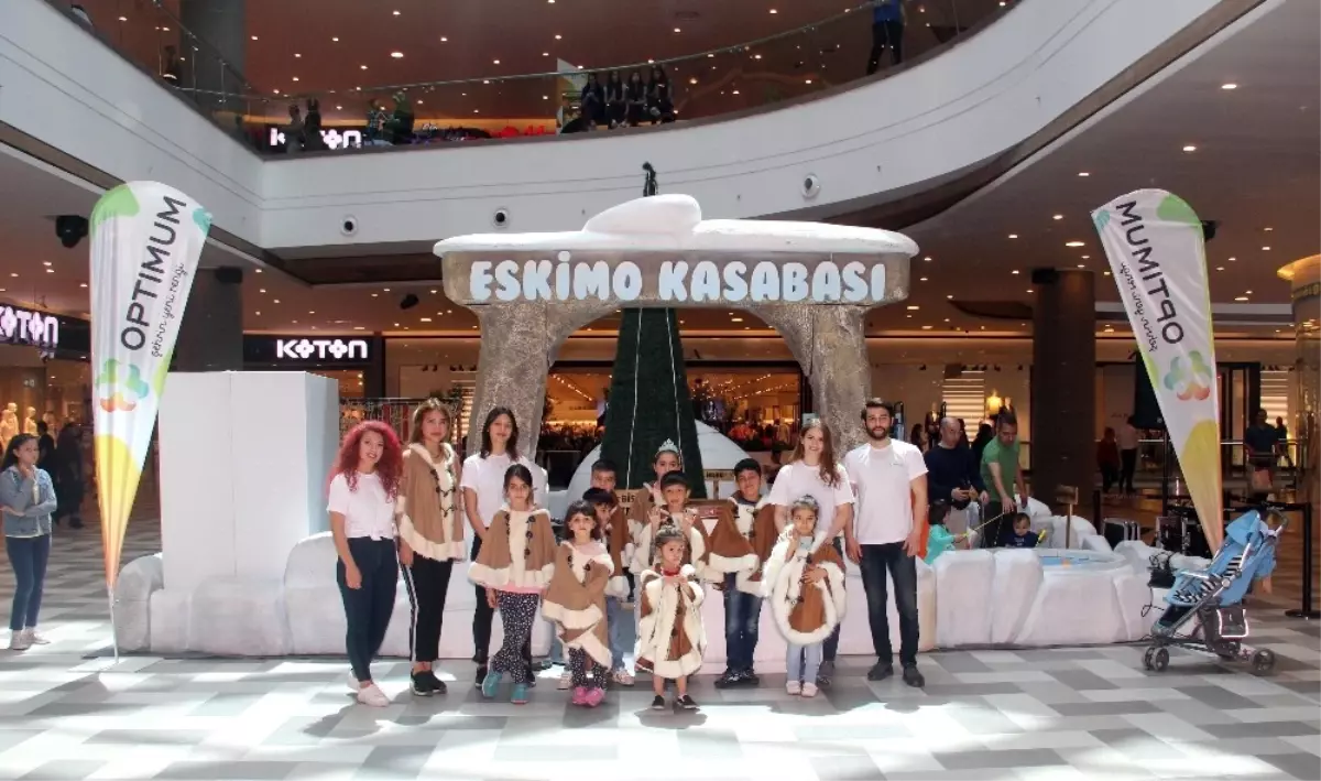 Minikler 23 Nisan\'ı "Eskimo Kasabası"Nda Kutladı