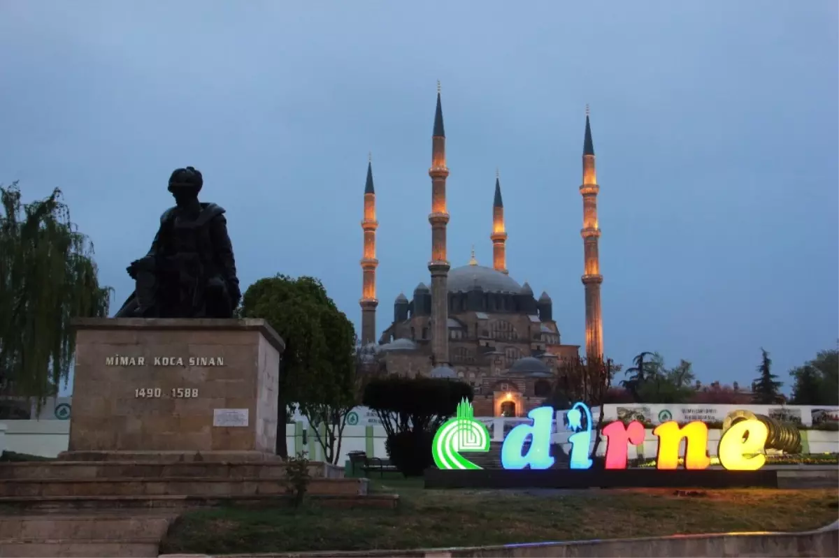 Selimiye Camii\'nde Miraç Kandili Coşkusu