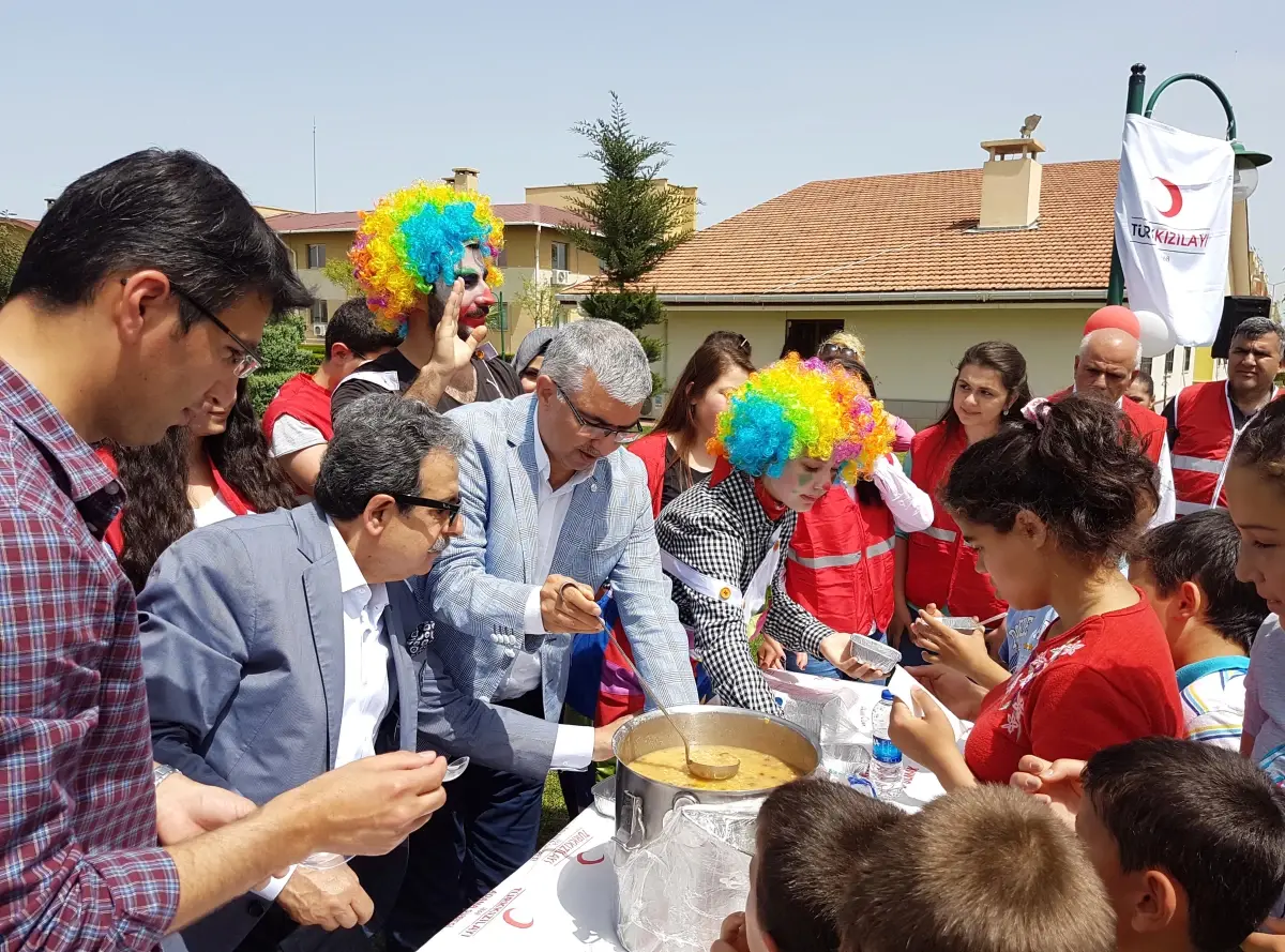 Sevgi Evleri\'nde kalan çocuklar, Kızılay\'la neşe dolu bir gün geçirdi