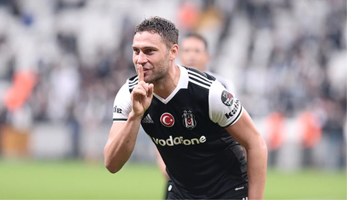 Tosic Bu Kez Rakip Kaleye Attı!