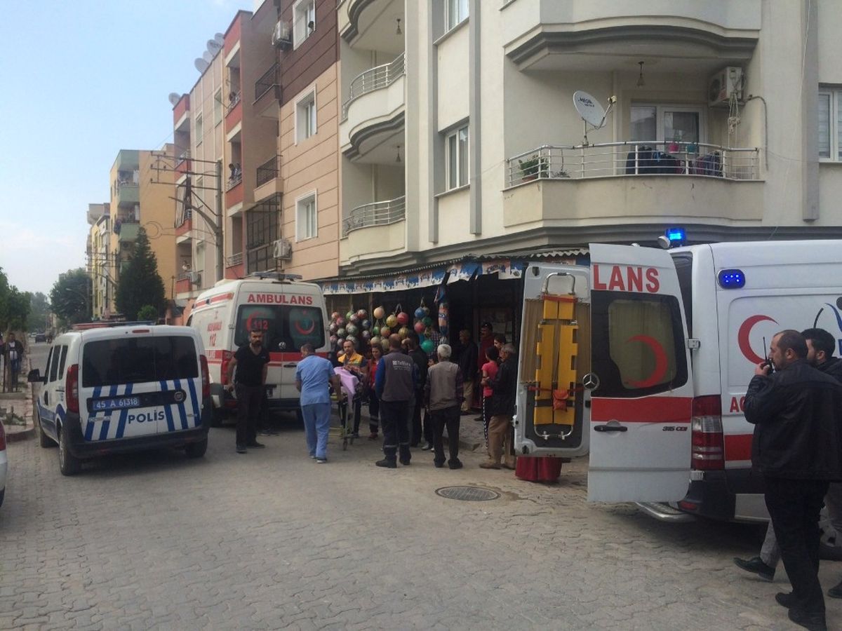 Turgutlu\'da Anne-kıza Bıçaklı Saldırı