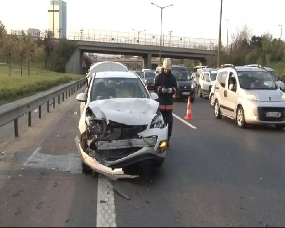 Ümraniye\'de Trafik Kazası : 7 Yaralı