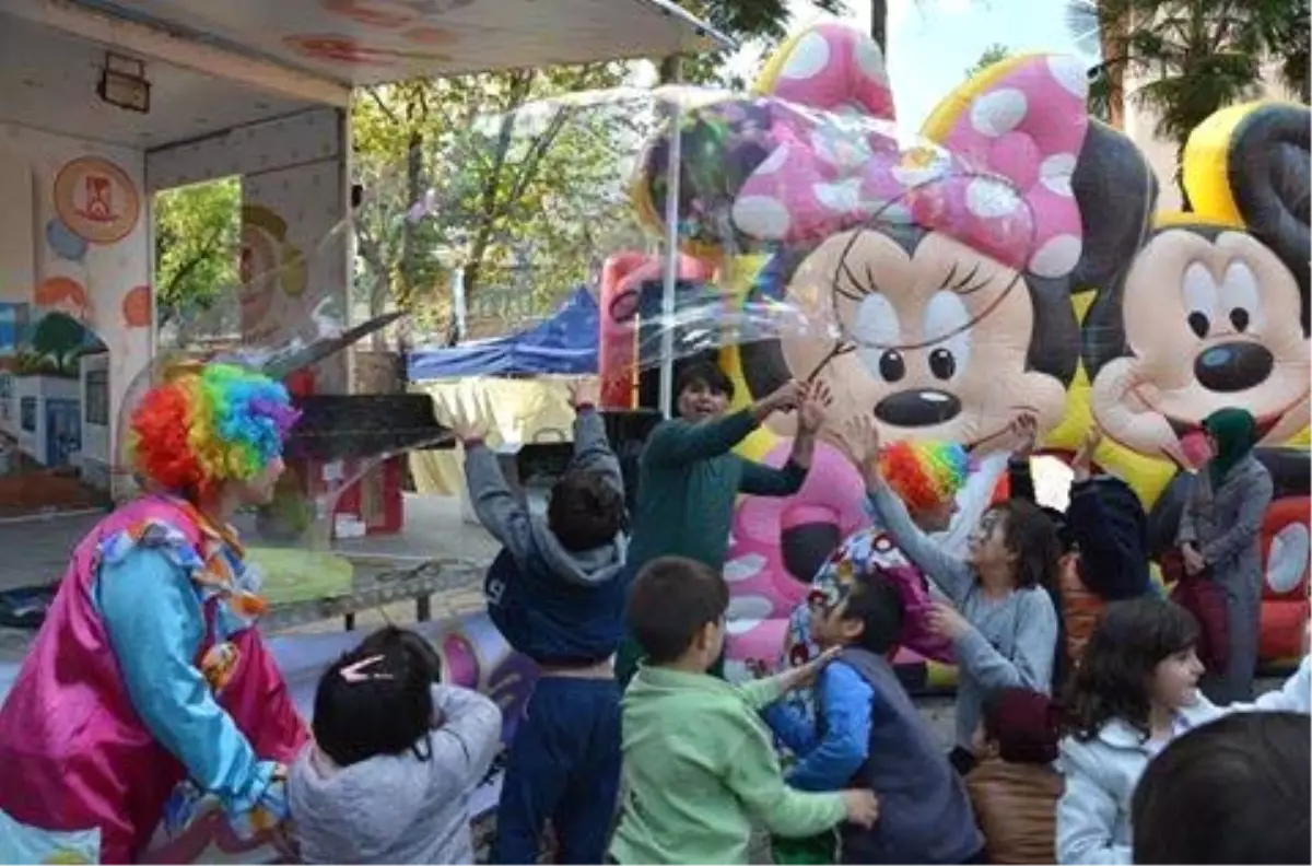 10\'uncu Geleneksel Çocuk Festivali\'nde Çocuklar Doyasıya Eğleniyor