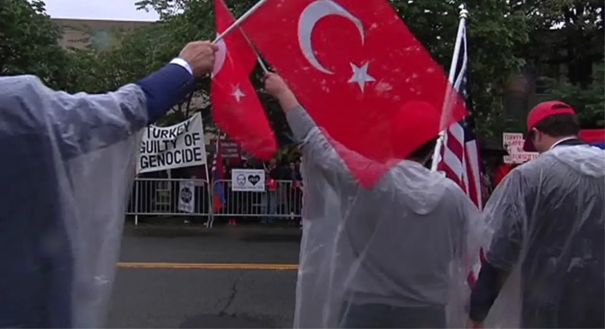 ABD\'de Türkler ve Ermenilerden Karşıt Protesto