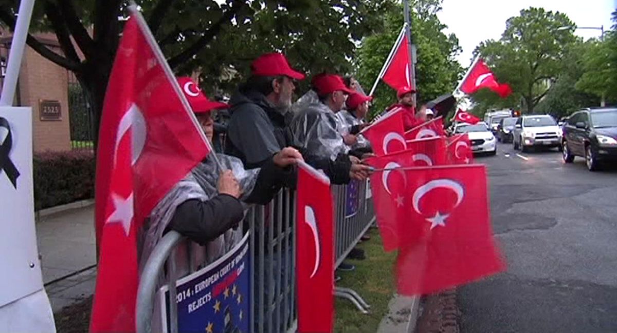 ABD\'de Türkler ve Ermenilerden Karşıt Protesto