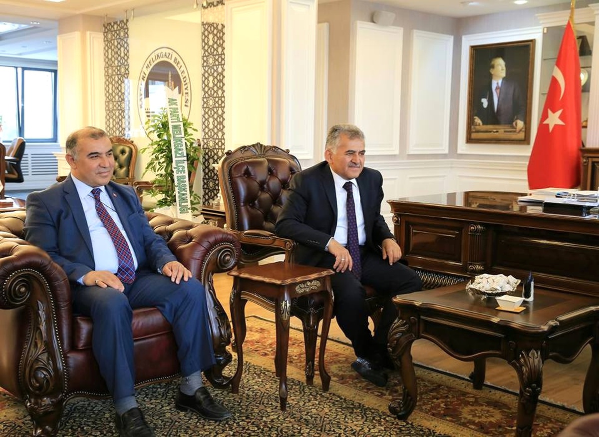 AK Parti Melikgazi Yönetim Kurulu Başkan Büyükkılıç\'ı Ziyaret Etti