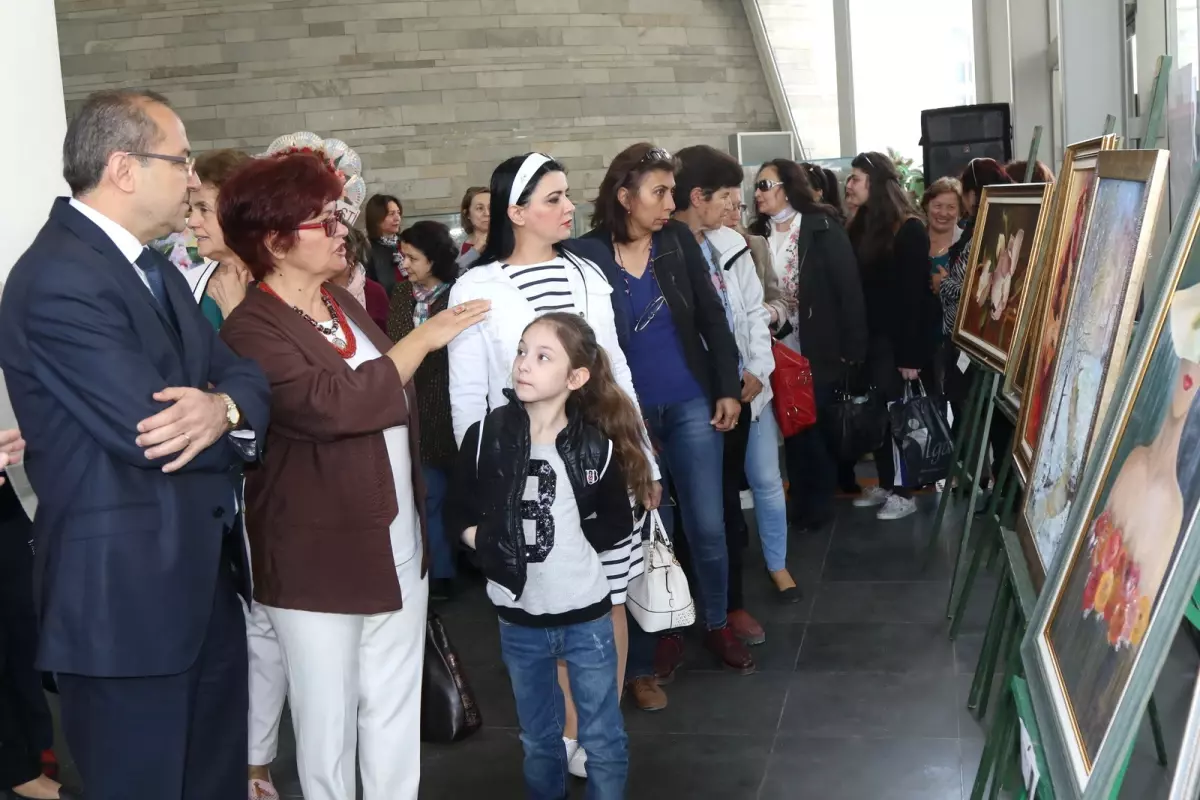 Akhisar Belediyesi Sanat Atölyesi Renklerin Sesi sergisi açıldı