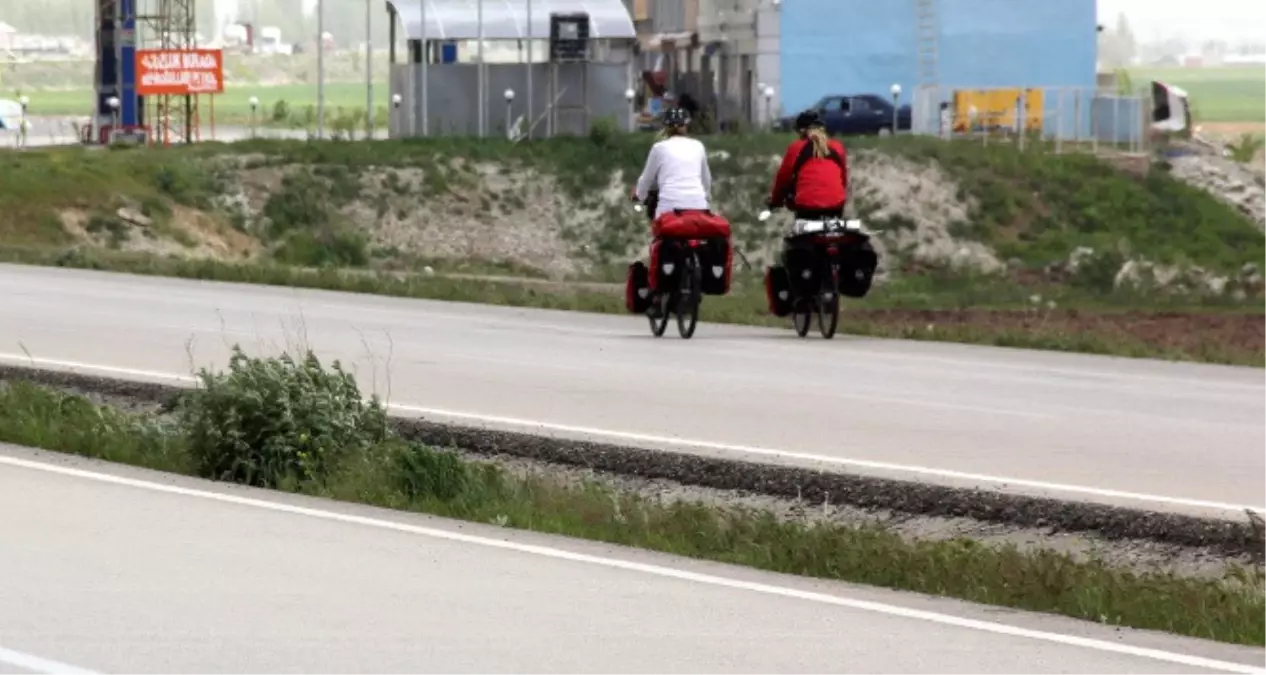 Alman Genç Bisikletle Dünya Turunda