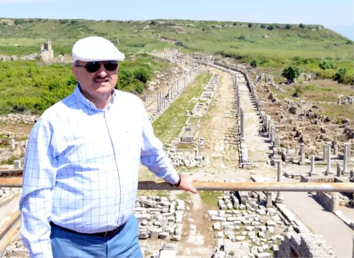 Antik Perge Kentinin Anıtsal Çeşmesi Tekrar Akacak