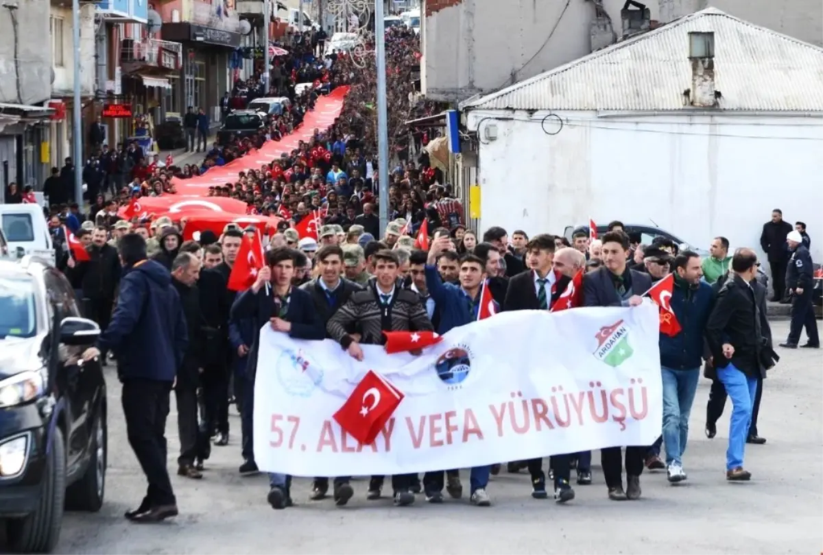 Ardahan\'daki 57. Alay Vefa Yürüyüşü\'ne Yüzlerce Genç Katıldı