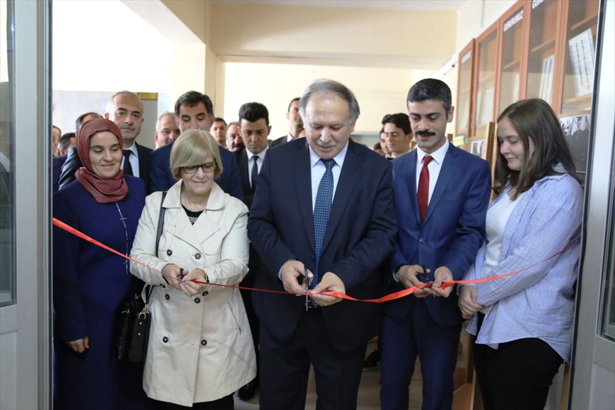 Artvin\'de, "Hat, Tezhip, Ebru" Sergisi Açıldı