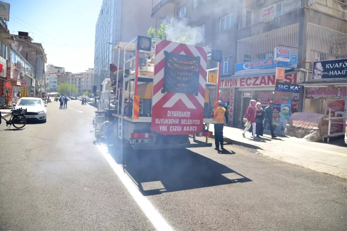 Asfaltlanan Sokaklara Yol Çizgileri Çizildi