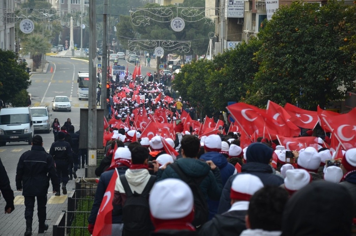 Aydınlı Gençler 57\'nci Alay\'a Vefa İçin Yürüdü