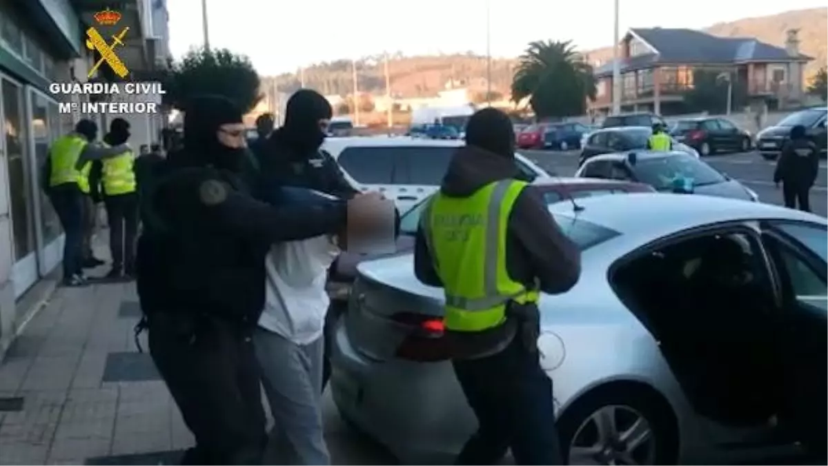 Brüksel Saldırısıyla Bağlantılı Olduğu Şüphesiyle Barselona\'da  4 Kişi Göz Altında