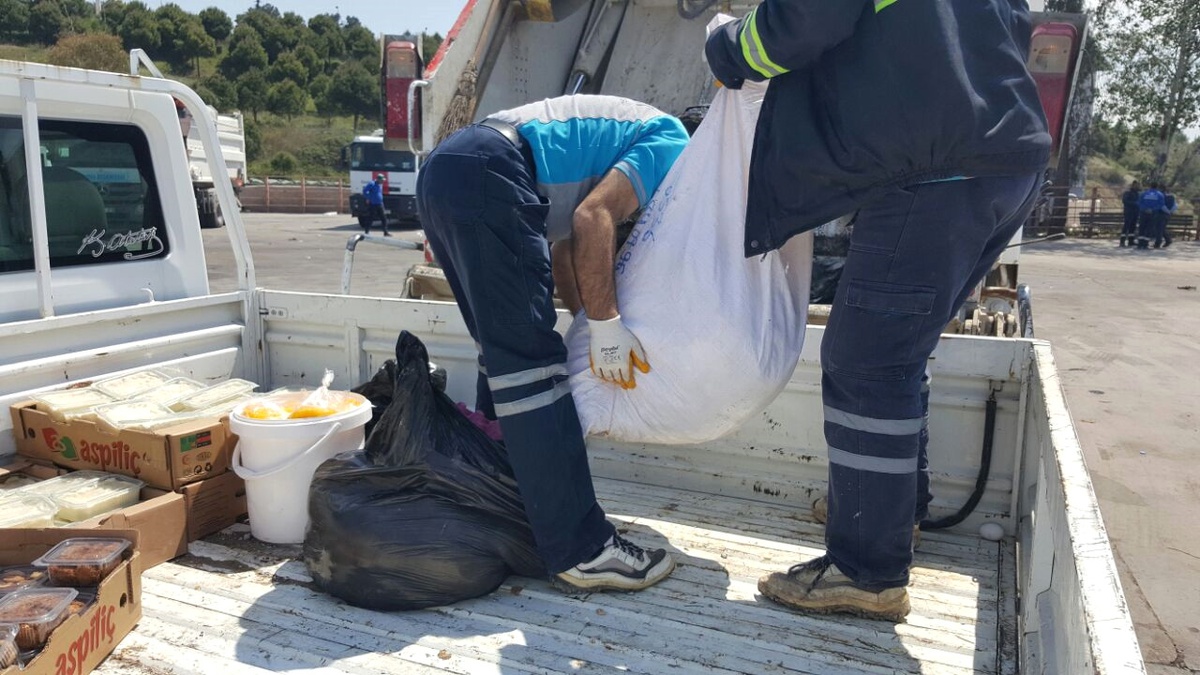 Buca Zabıtası sağlıksız ürüne geçit vermiyor
