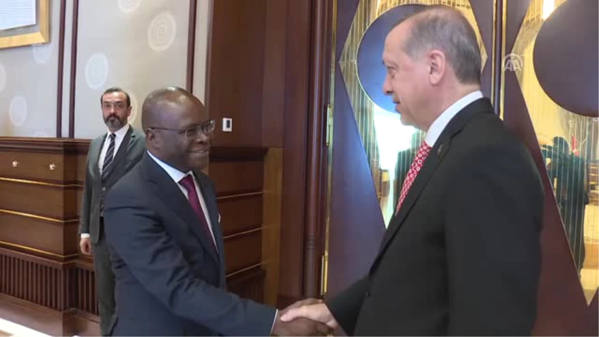 Cumhurbaşkanı Erdoğan, Benin Dışişleri Bakanı Agbenonci\'yi Kabul Etti