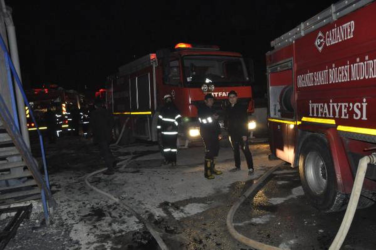 Dha;tekstil Fabrikasındaki Yangın Korkuttu