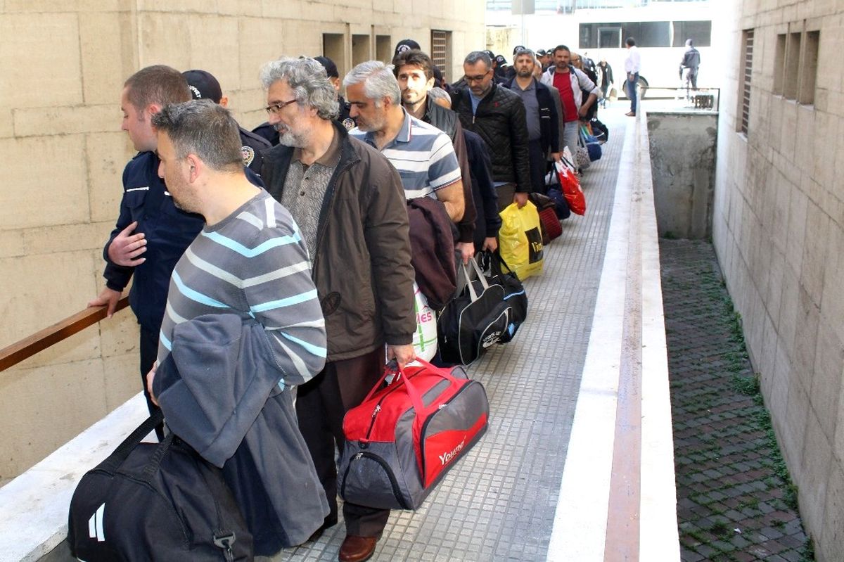 Fetö Operasyonunda Gözaltına Alınan 33 Eğitimci Adliyeye Sevk Edildi