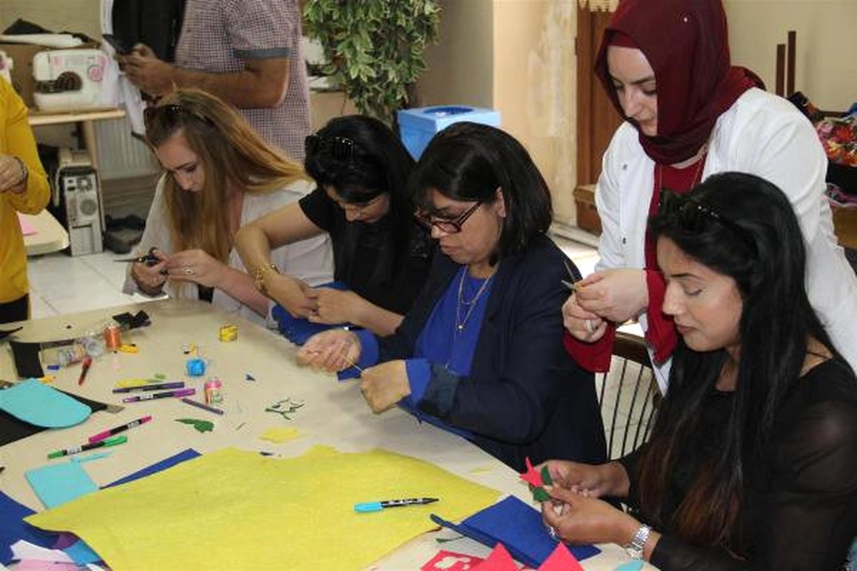 İngiliz Gençler, Keçeden El Sanatları Ürünleri Yaptı