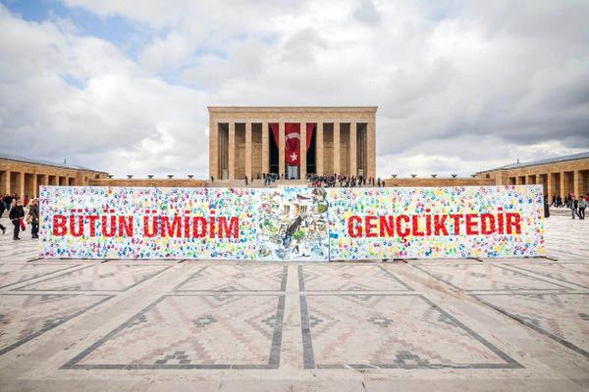 İngiliz Ressam Ned Pamphilon, Anıtkabir\'de Tuvalinin Başına Geçti