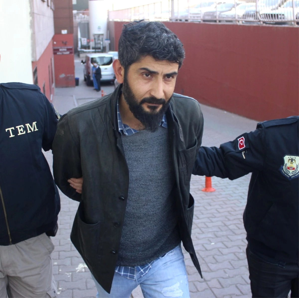 Kayseri\'deki PKK Operasyonunda Gözaltına Alınan Başkan Yardımcısı Adliyeye Çıkarıldı