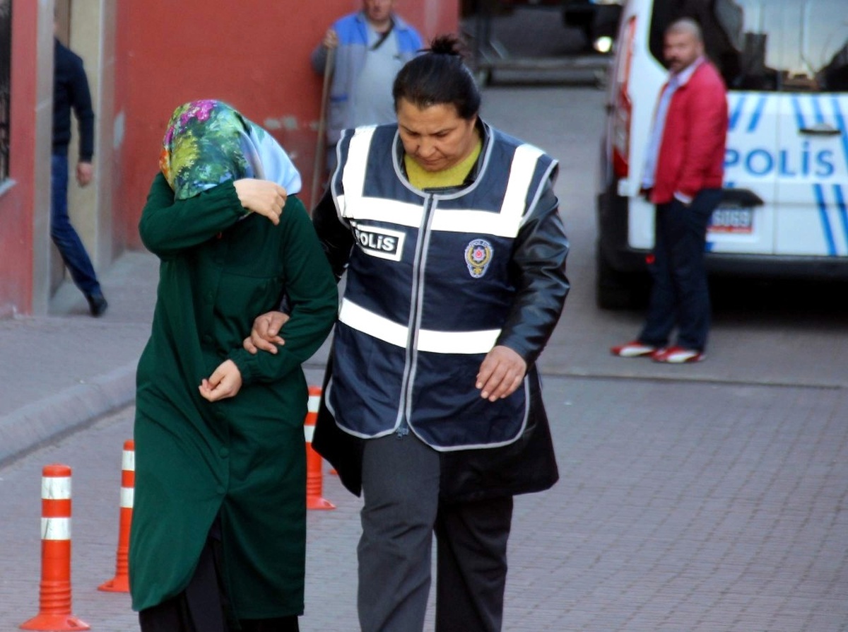 Khk ile Kapatılan Kolejin Çalışanları Fetö\'den Gözaltına Alındı