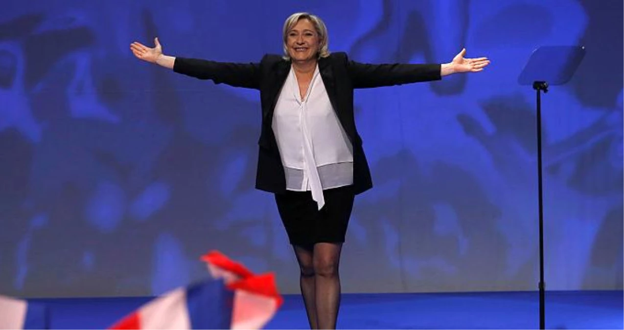 Le Pen, Ulusal Cephe Liderliğinden İstifa Ediyor