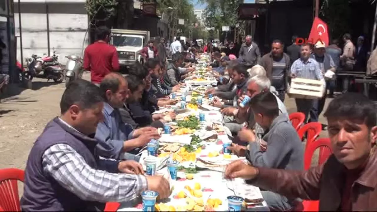 Şanlıurfa\'da, Esnafa Lahmacun Ikramı