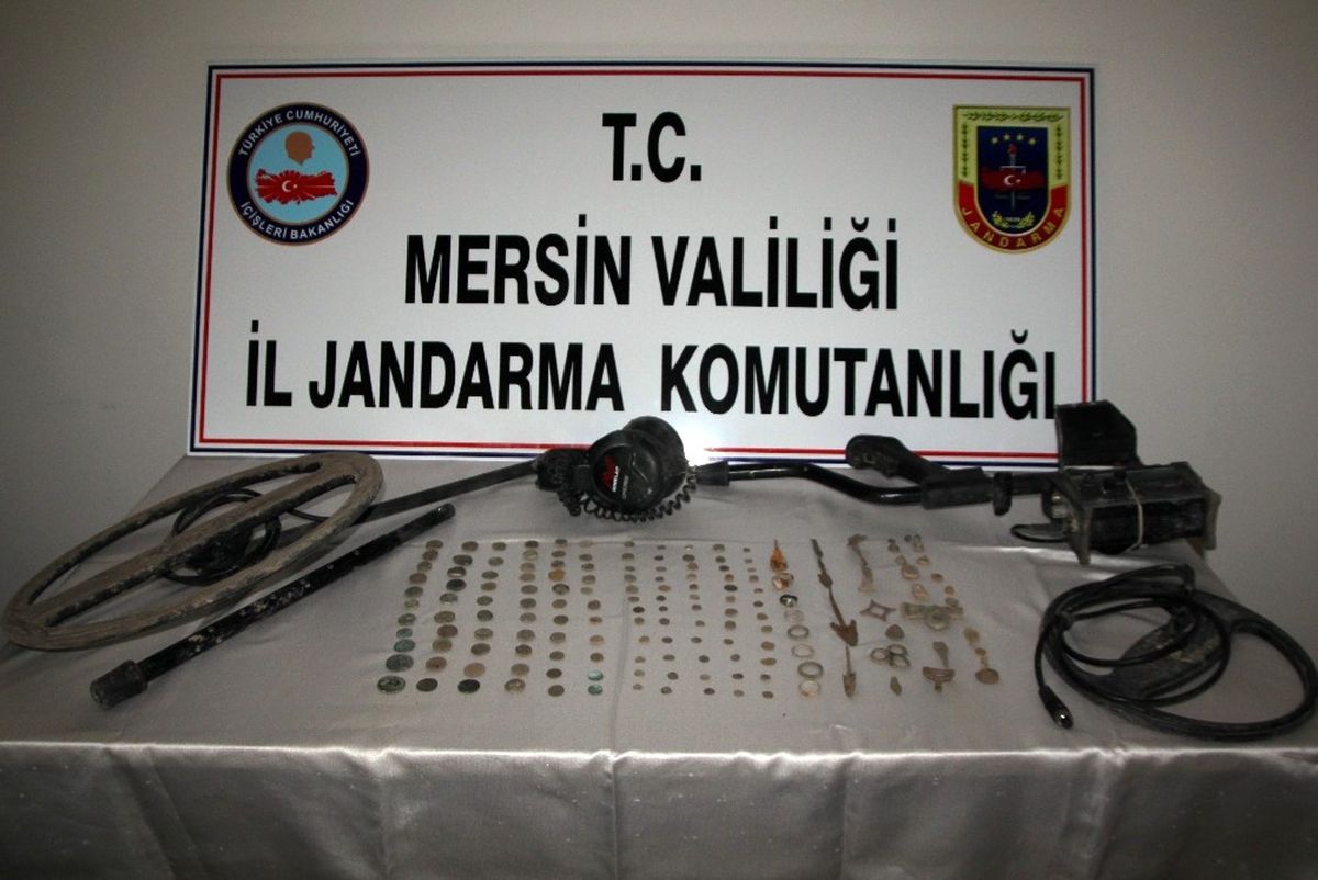 Tarihi Eser Kaçakçısı Evini Müze Gibi Yapmış