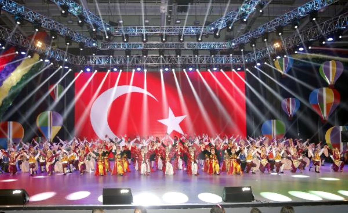 TRT Çocuk ve Gençlik Halk Oyunları Topluluğu Gösterisi İlgiyle İzlendi