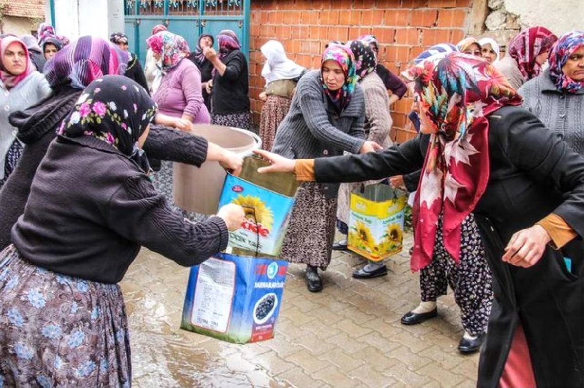 Mahalleli, Yangını Söndürmek İçin Seferber Oldu