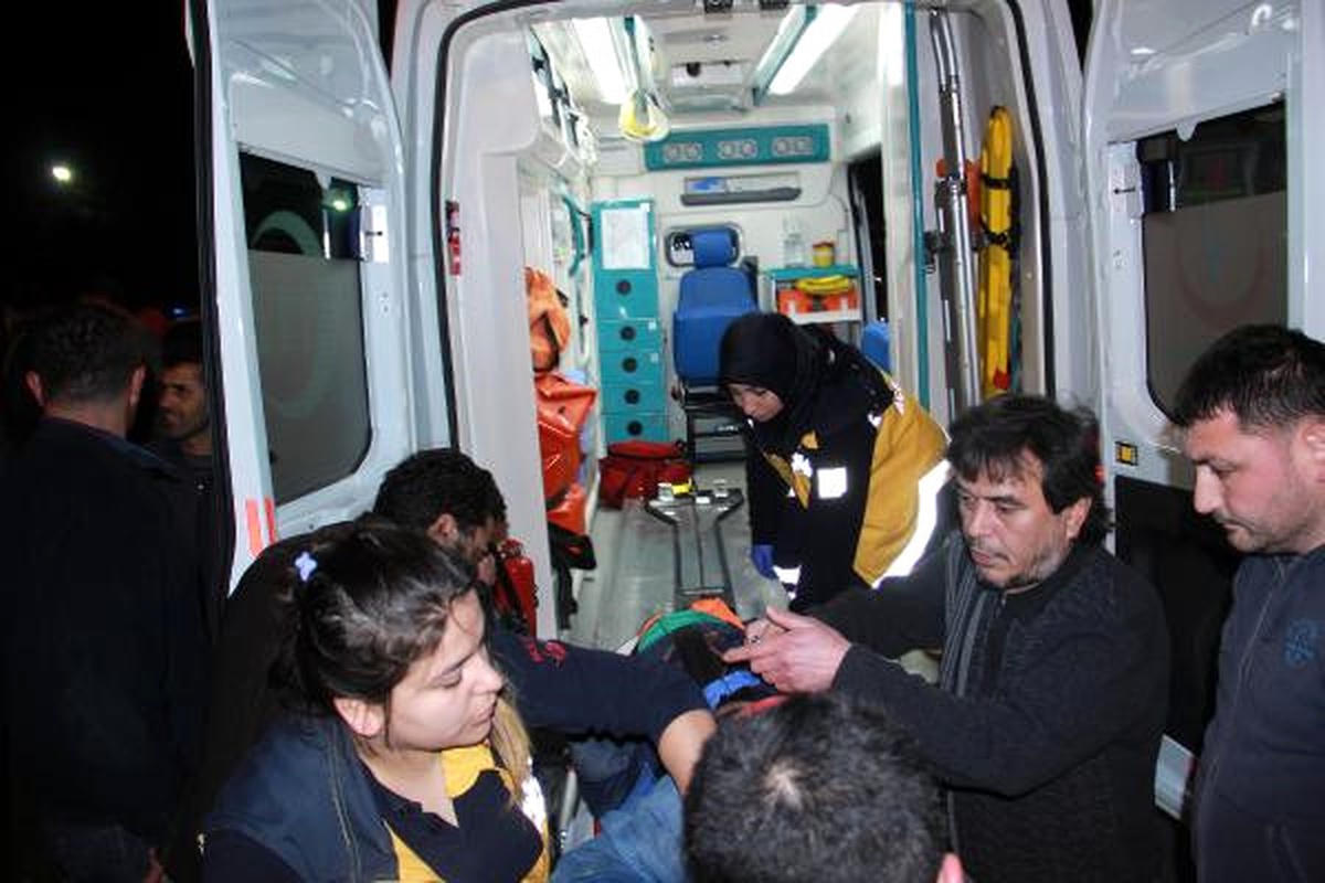 Yolun Karşısına Geçmek İsteyen Kadına Otomobil Çarptı