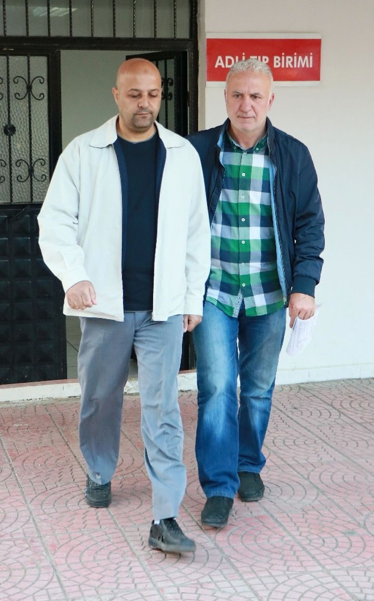 Adana\'da Öğretmen ve Adliye Personellerine Yönelik Fetö/pdy Operasyonu: 30 Gözaltı