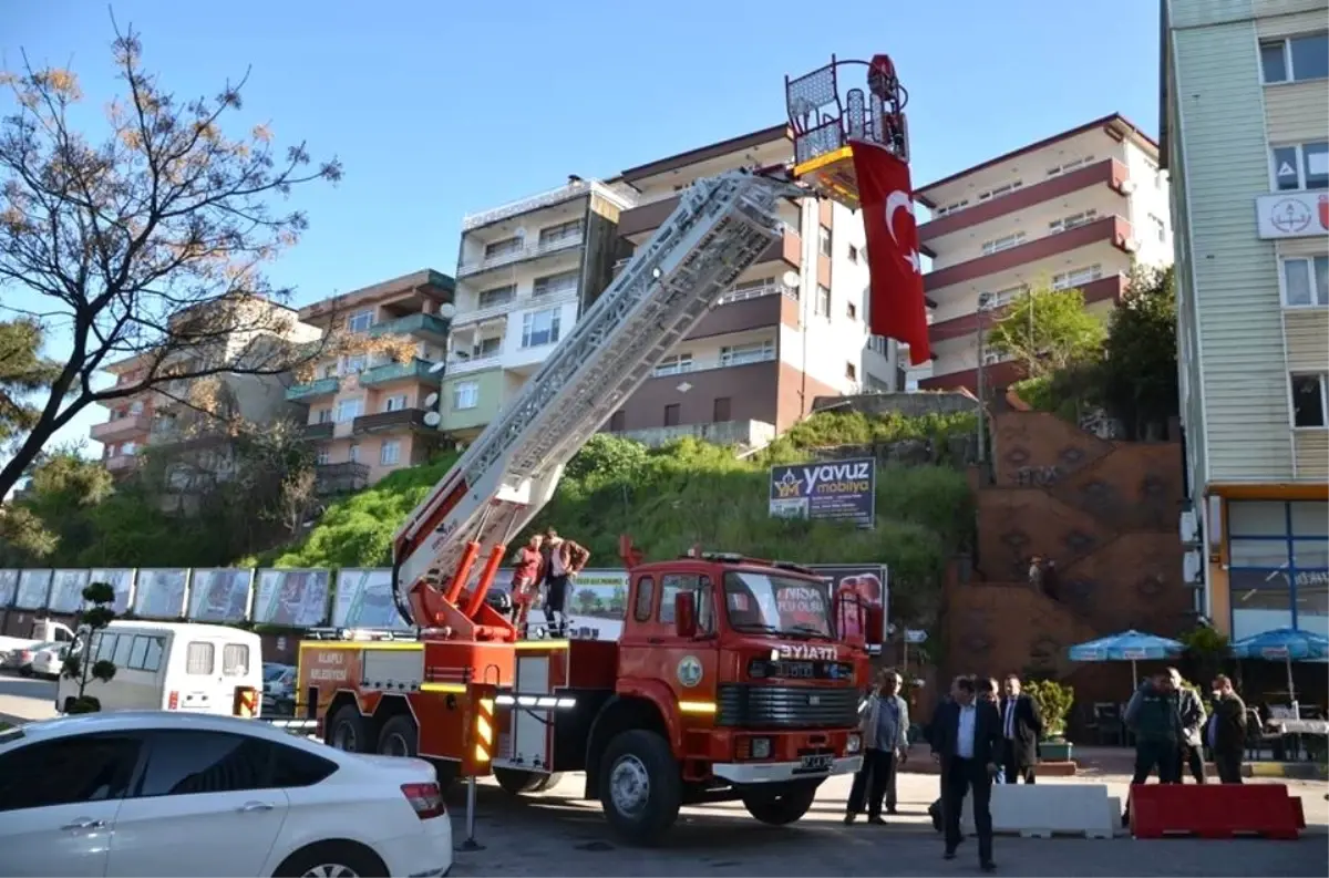 Alaplı Belediyesi 28 Merdivenli İtfaiye Aracı Aldı