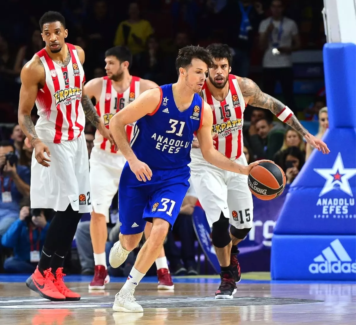 Anadolu Efes Seride 2 - 1 Öne Geçti