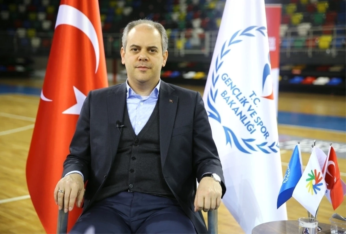 Bakan Çağatay Kılıç, Fenerbahçe\'yi Tebrik Etti
