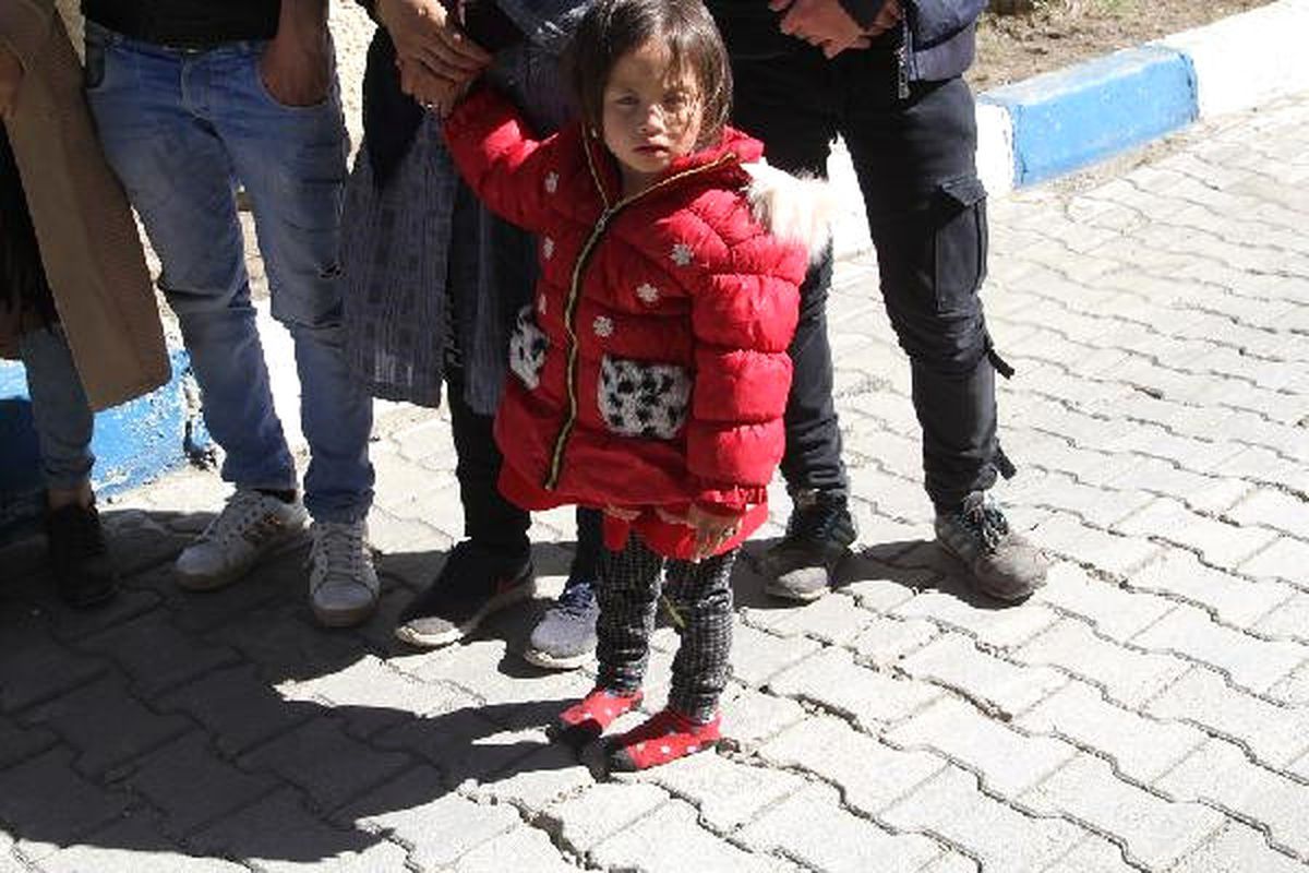 Başkale\'de 16 Afgan Kaçak Yakalandı