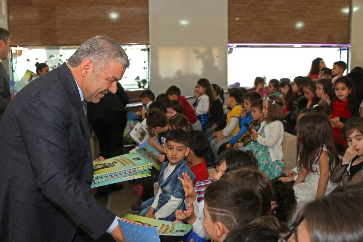 Başkan Çelik, "500 Anaokulunda 18 Bin Öğrencimize Kitap Dağıtacağız"