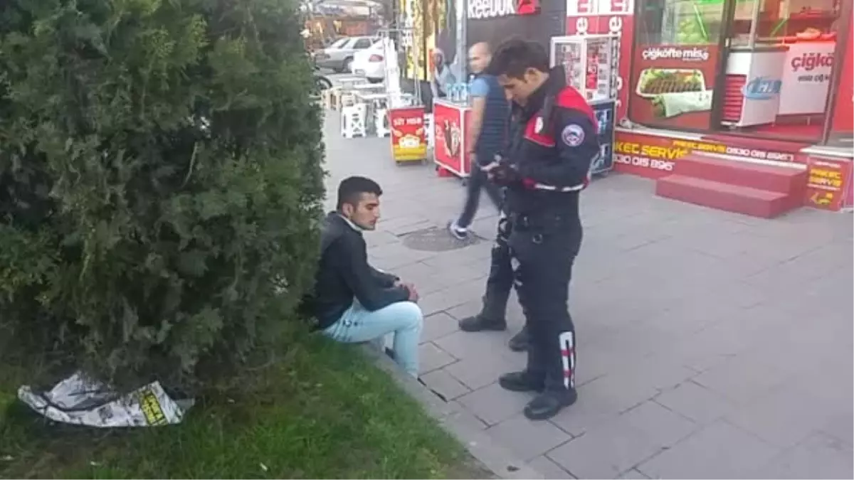 Baygın Bulunan İki Genç Hastaneye Kaldırıldı