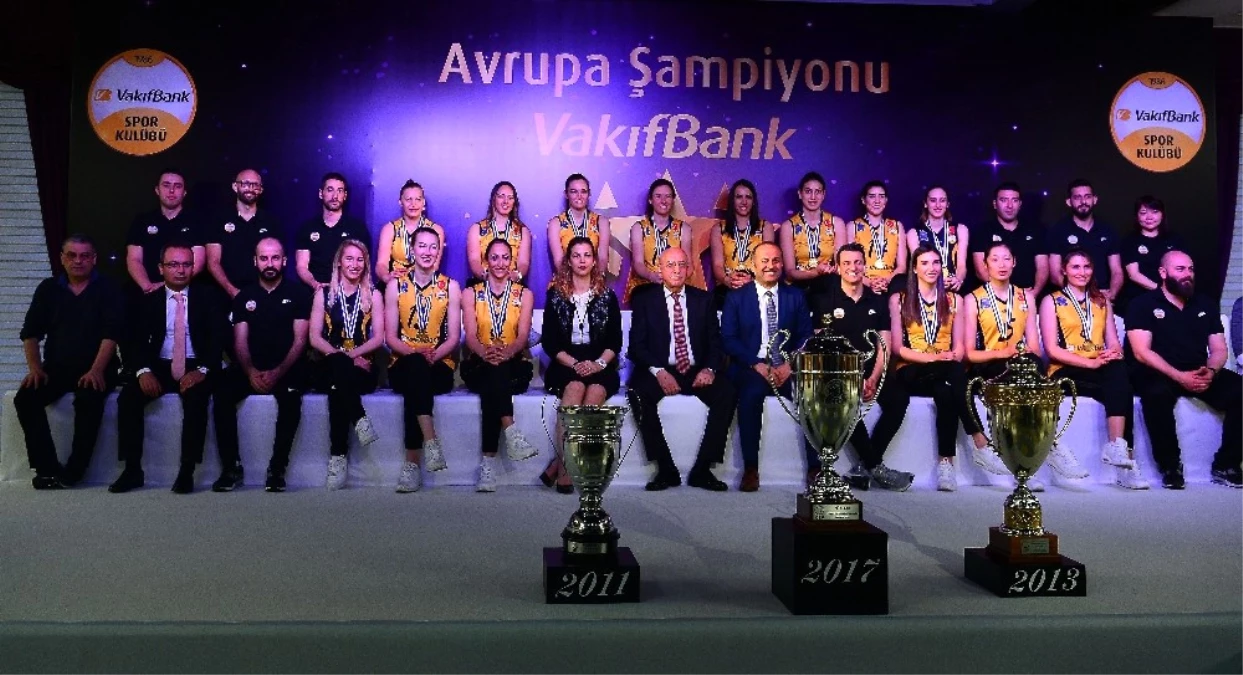 Cev Şampiyonlar Ligi Şampiyonu Vakıfbank, Basınla Buluştu