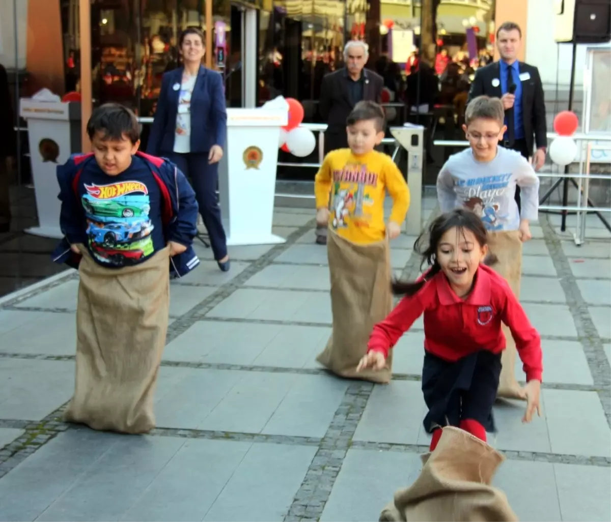 Çocuklar Unutulmaya Yüz Tutmuş Oyunları Oynadılar