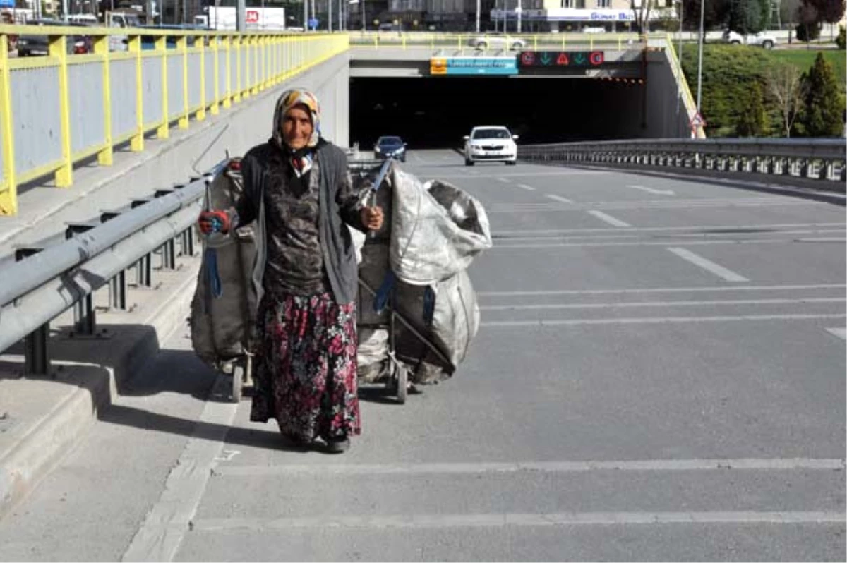 Demek Ki Garibanmışım Allah Herkesi Karşıma Çıkarttı"