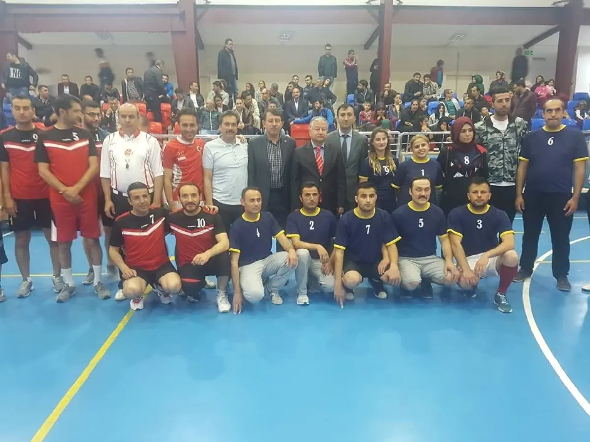 Develi\'de Kurumlar Arası Voleybol Turnuvası Başladı