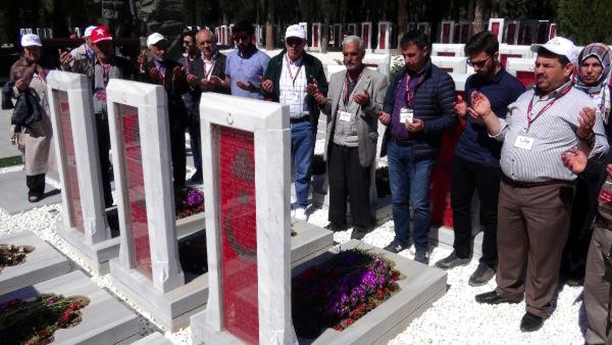 Elazığlı Şehit Yakınları, Gelibolu\'da Şehitlikleri Gezdi