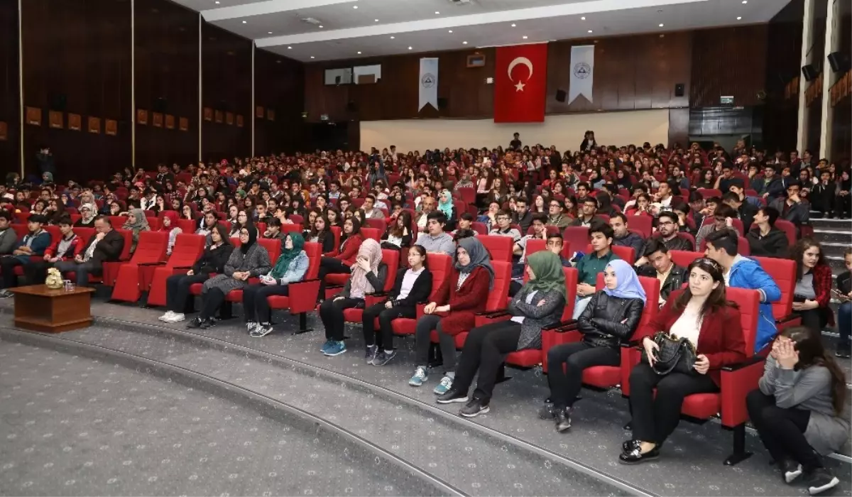 Erü Öğretim Üyesi Prof. Dr. Halıcı Lise Öğrencilerine Antarktika İzlenimlerini Anlattı