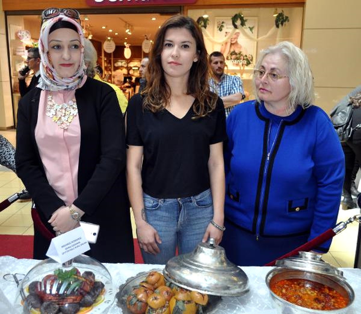 Ev Kadınları, \'Yöresel Yemekler\' Yarışmasında Ter Döktü