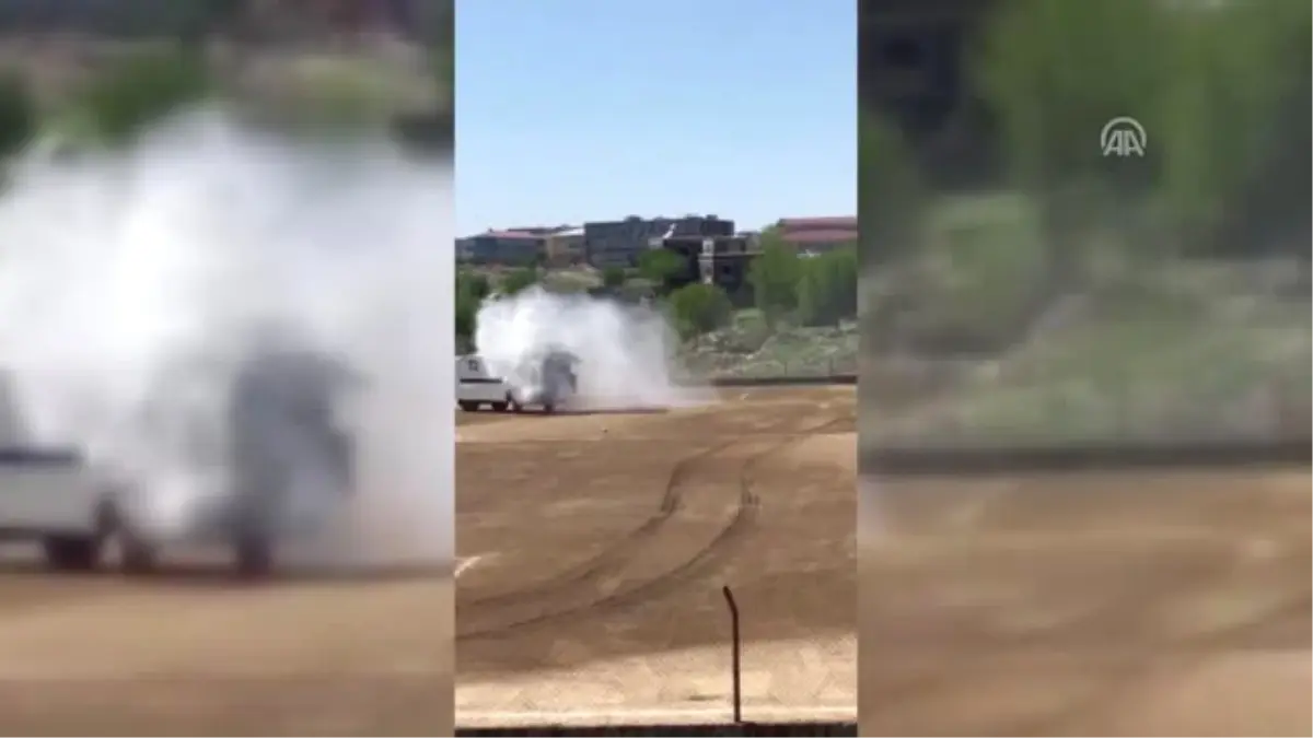 Futbol Sahası Toma Ile Sulandı